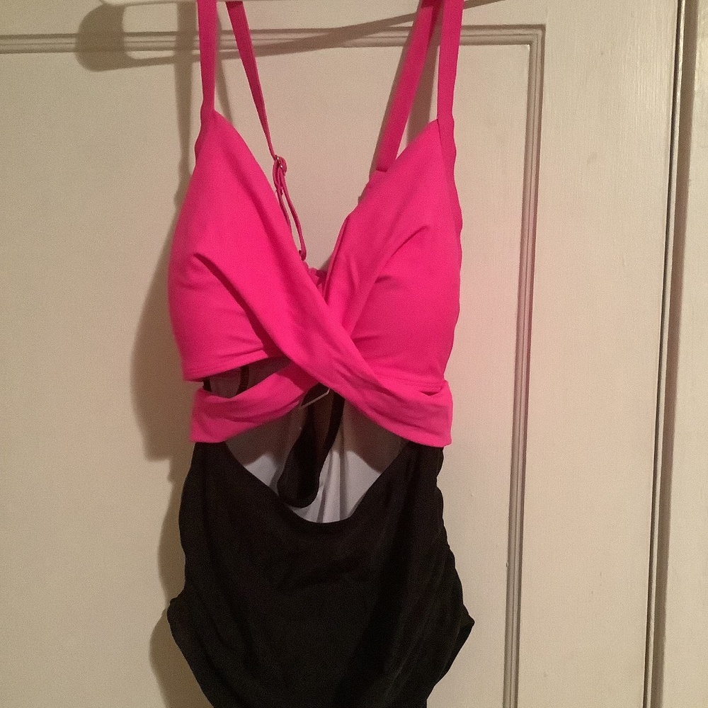 EoMENIE 2XL PINK AND BLACK SWIMSUIT